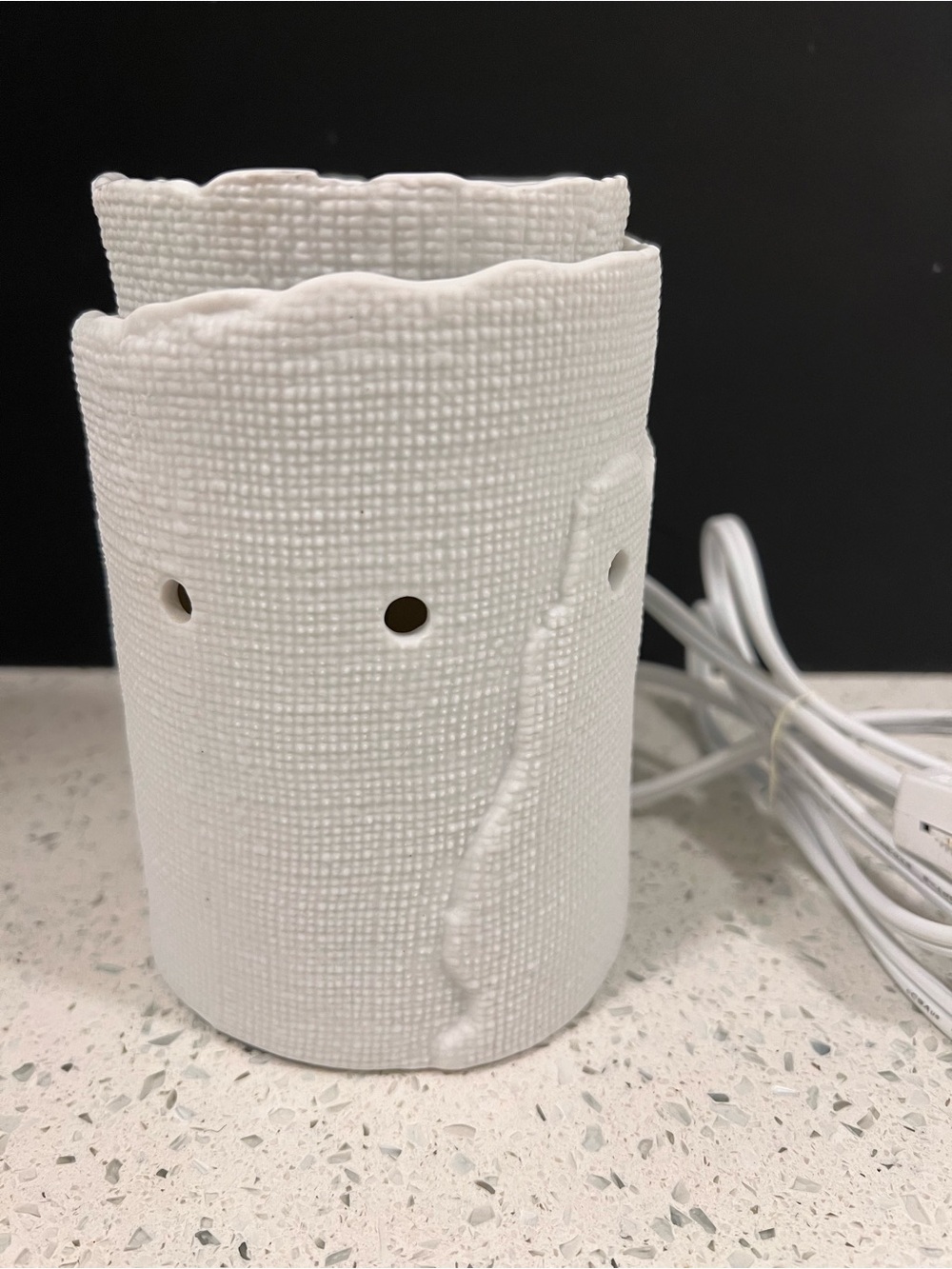 SCENTSY "Edge" Burlap Textured White Ceramic Full Size Wax Warmer 29131